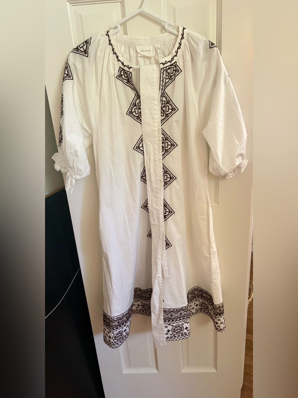 EUC Julia Amory Coatue Dress. Size Small. White and Brown.